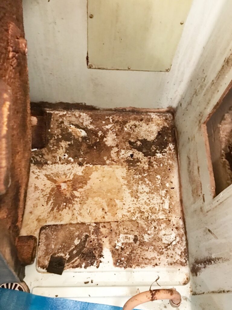 床部分が汚れています。