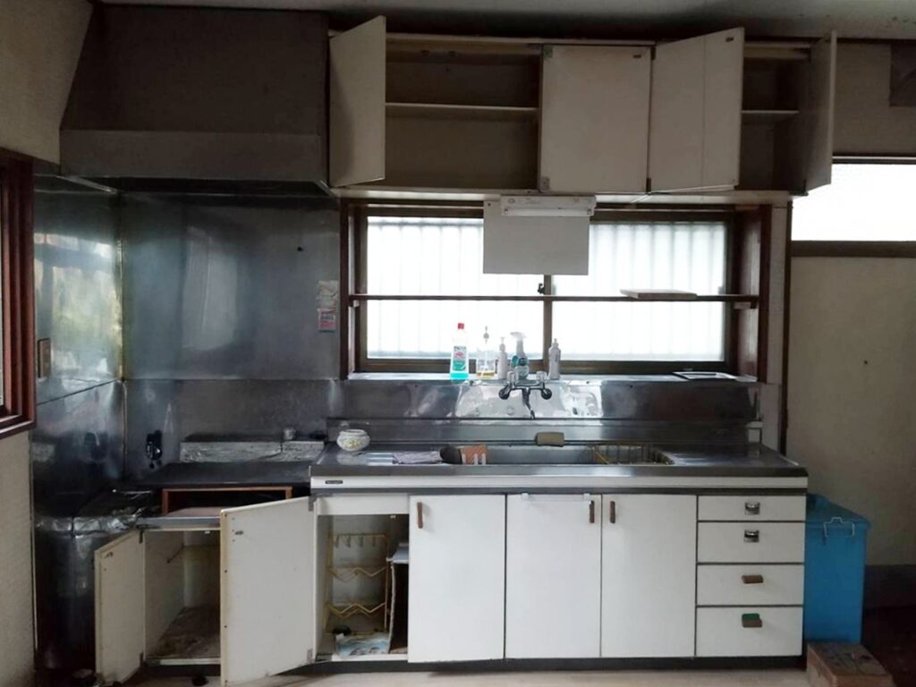 長年のご使用で、天板等の劣化がみられました。