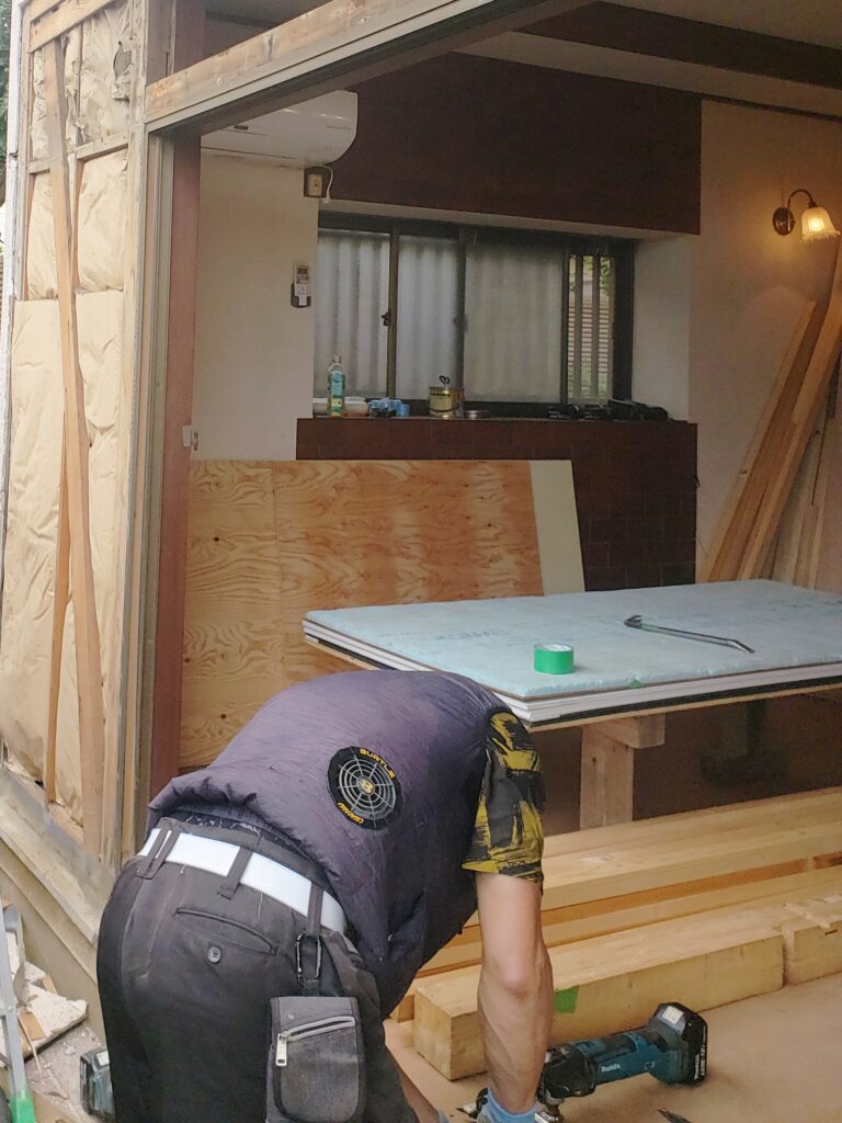 ﾘﾋﾞﾝｸﾞｻｯｼ解体。