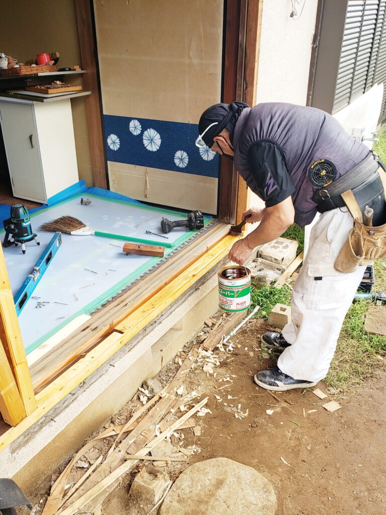 ｼﾛｱﾘ予防・駆除剤を塗布しています。