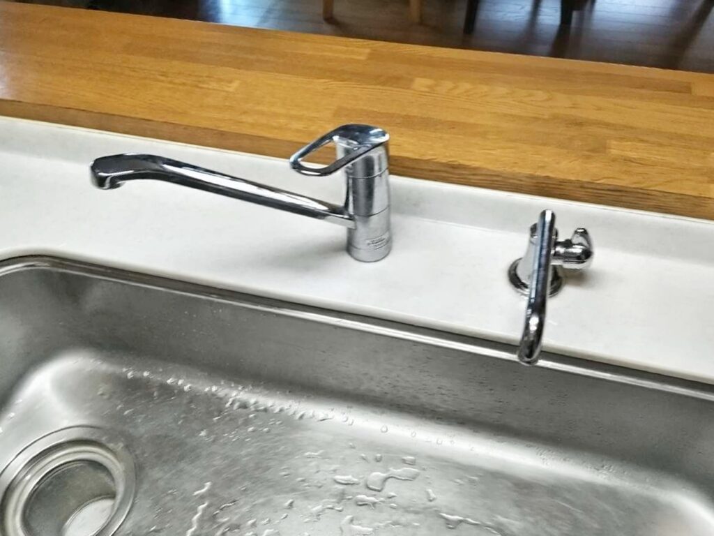 水栓やｼﾝｸなどは汚れや水ｱｶなどがつきやすいです。