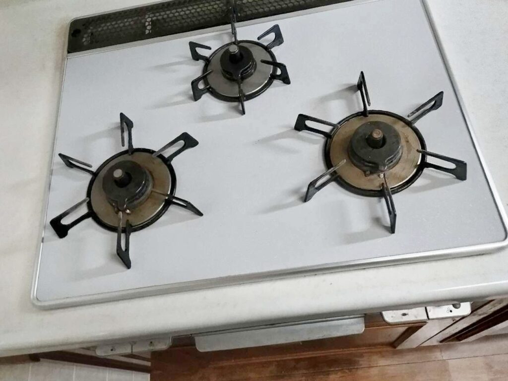 ｺﾝﾛ周りは丁寧にお手入れしていても汚れやすいです。