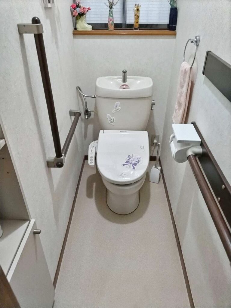 1Fﾄｲﾚ。ﾀﾝｸ式・袖ﾘﾓｺﾝでした。ﾀﾝｸの後ろ側の掃除が大変でした。