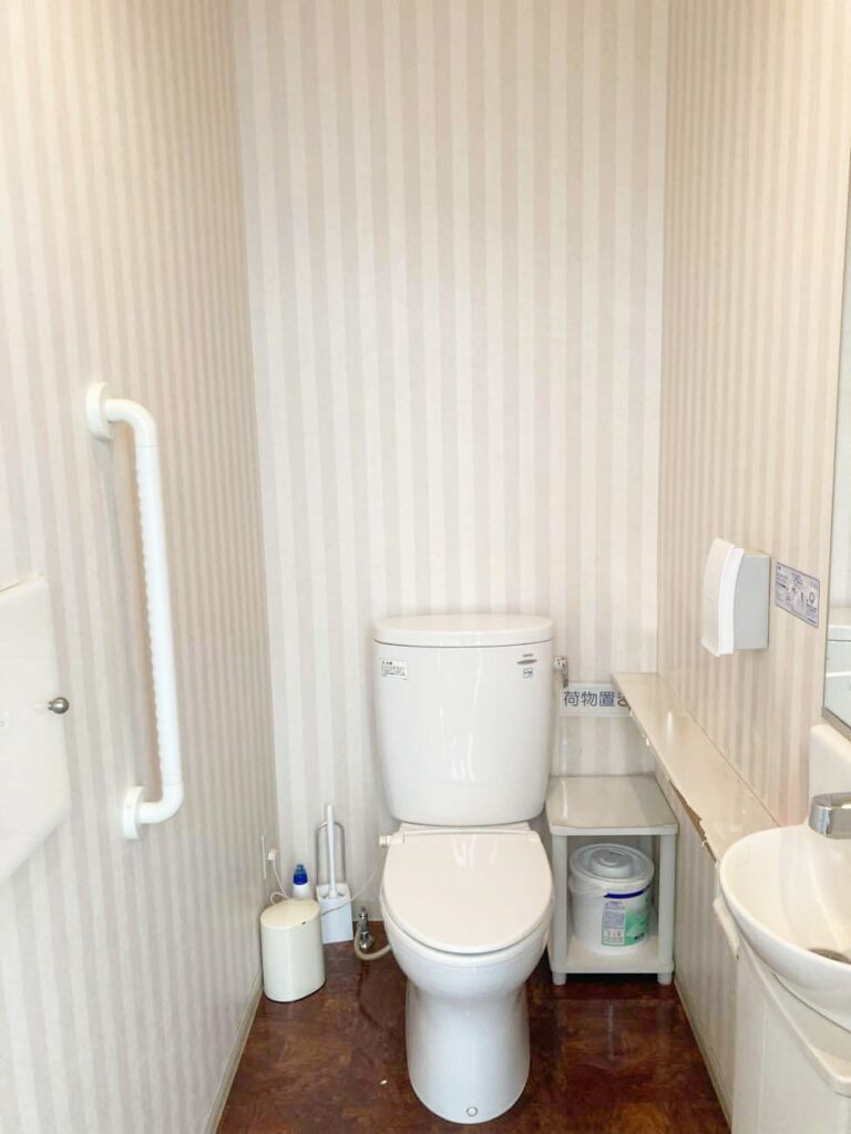 ﾄｲﾚを取り替え、内装も新しくします。