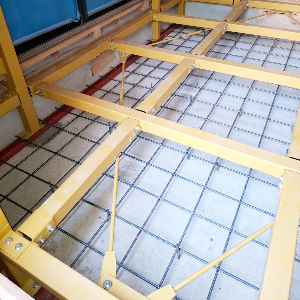 床の鉄骨が組み終わりました。