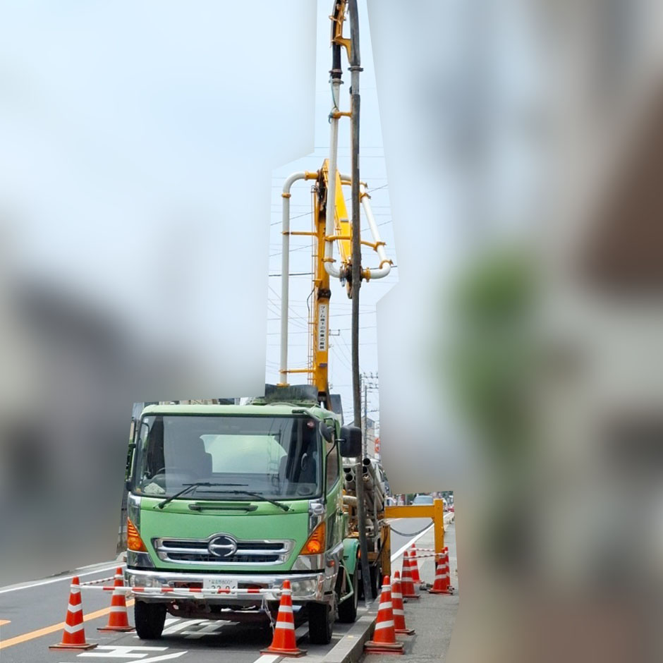 ｺﾝｸﾘｰﾄﾐｷｻｰ車でｺﾝｸﾘｰﾄを床に流します。