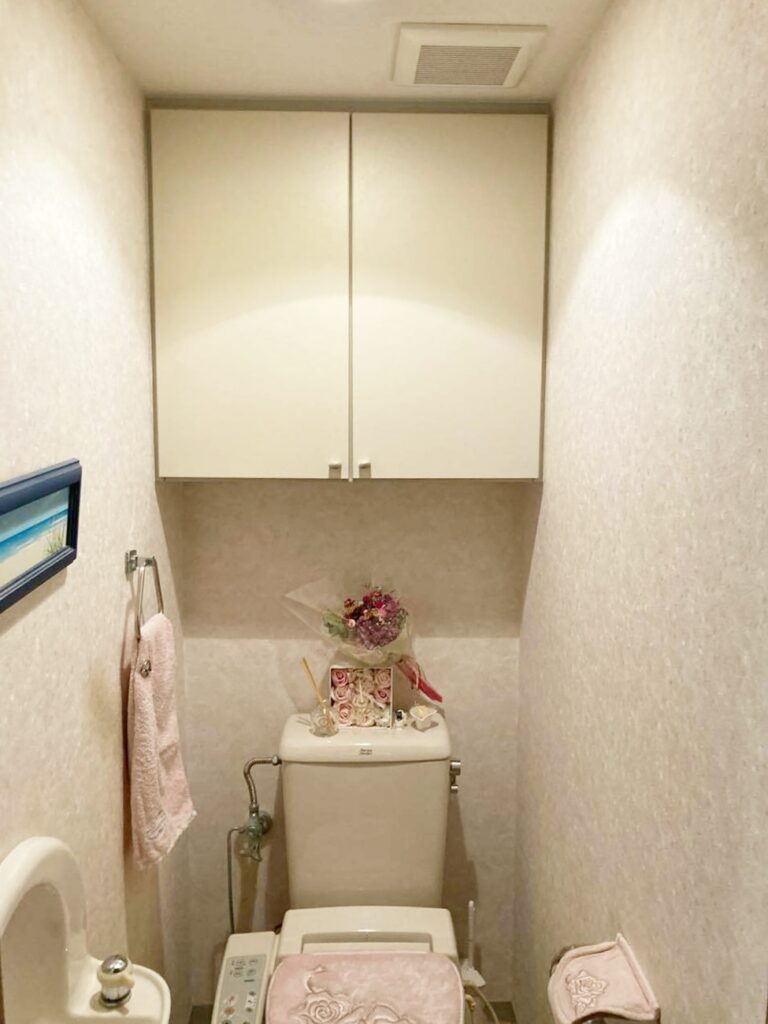 吊戸棚の表面にはｼｰﾄを貼ります。