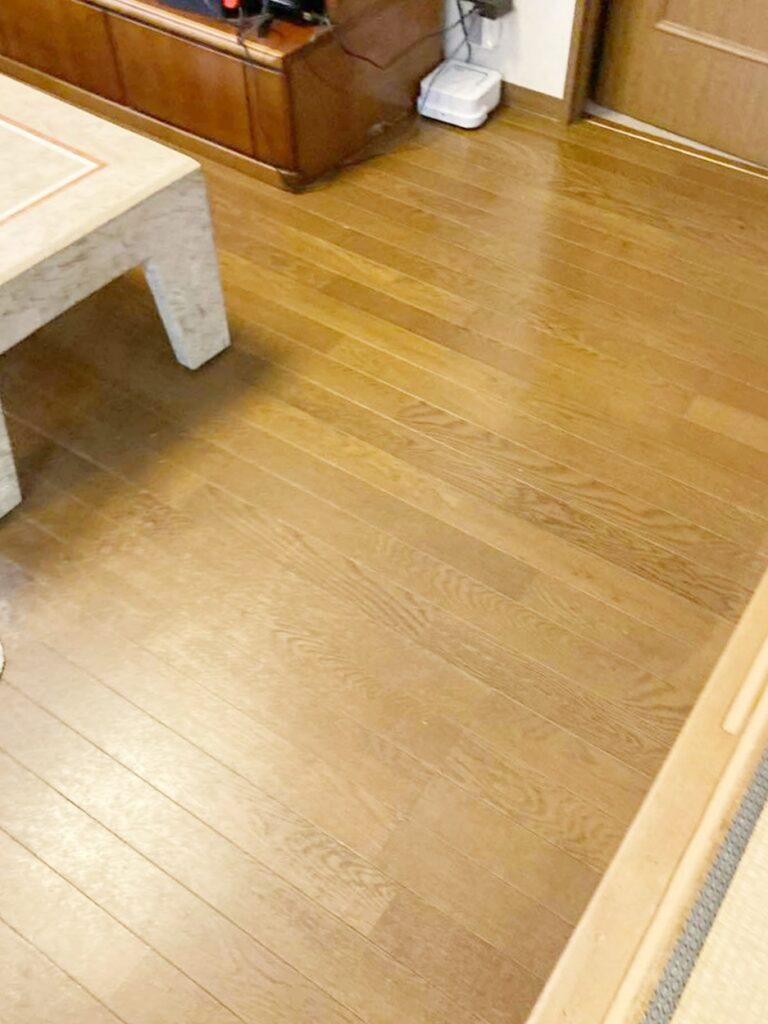 ﾘﾋﾞﾝｸﾞのﾌﾛｰﾘﾝｸﾞには色褪せや色落ちがみられます。