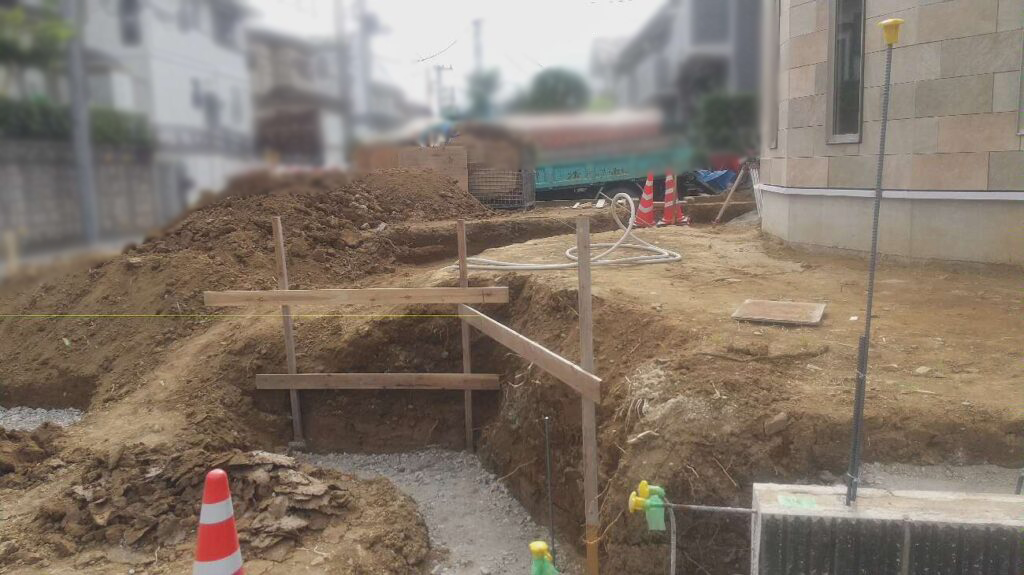 ブロックを積むスペースを確保します。