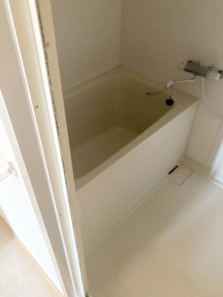ゆったりと足を
伸ばすことは
難しそうです。