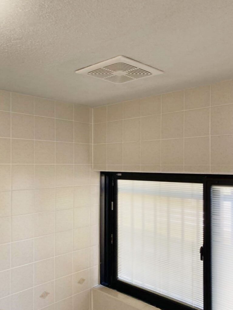 換気扇には
暖房などの機能はついて
いませんでした。
