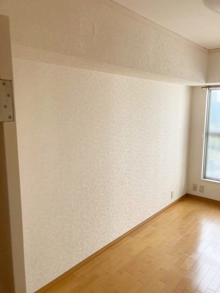 間仕切りの上部がダクトスペースになっていました。