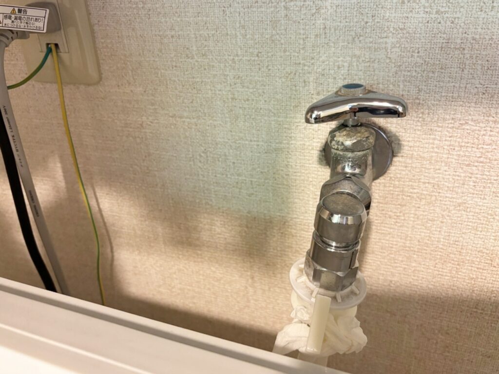 洗濯水栓も取り替えます。