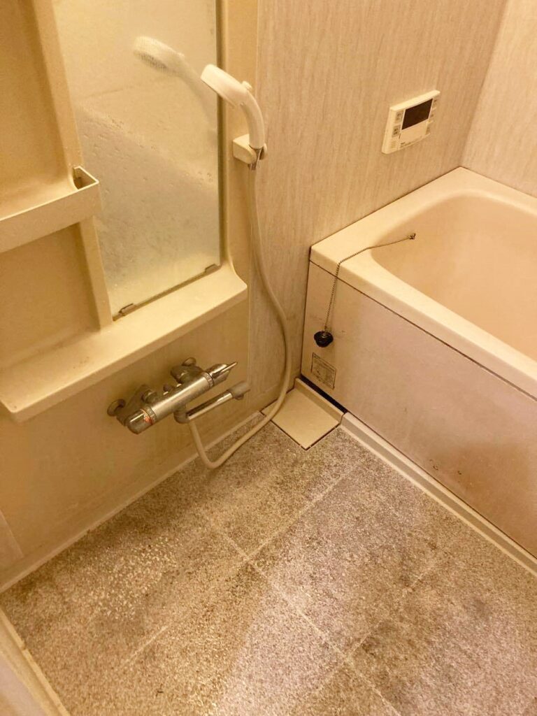 床の汚れが落ちなくなっていました。