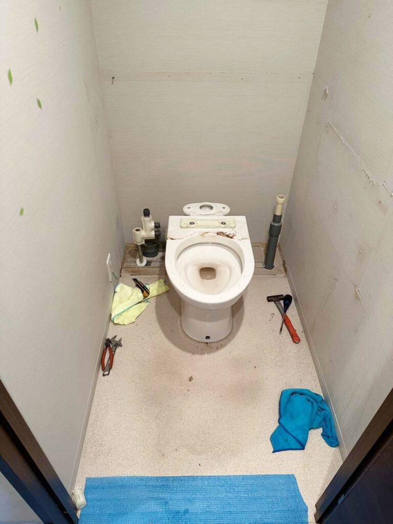 便器解体。