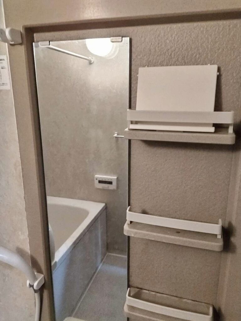 棚部分は水や汚れが溜まりやすくお掃除が大変でした。
