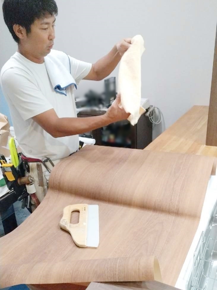 ｶｳﾝﾀｰﾌｨﾙﾑ貼り。