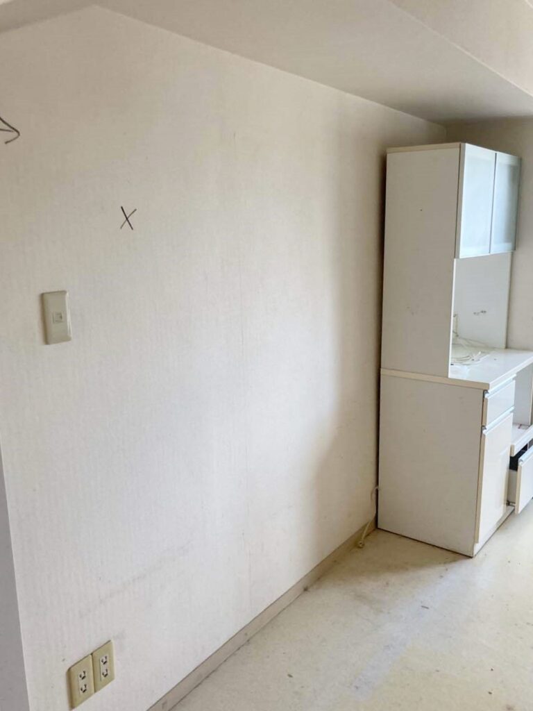 ｷｯﾁﾝと和室の間の壁は取り払い、新たに腰壁を造作します。