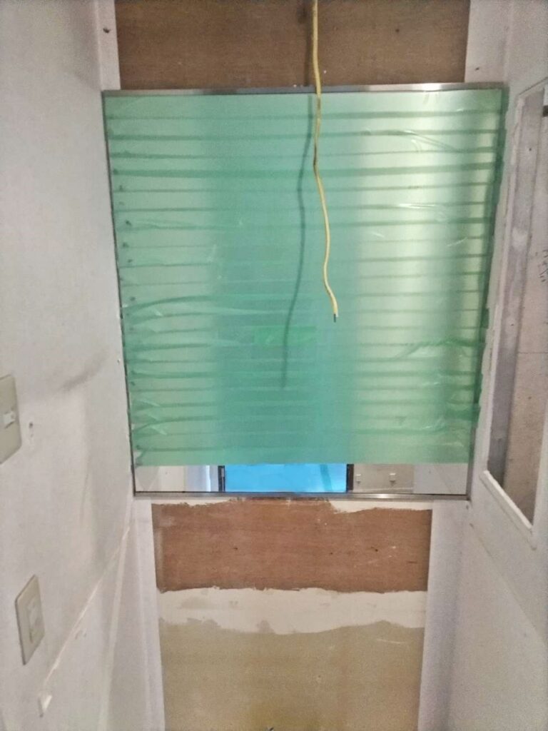 既存洗面台撤去。