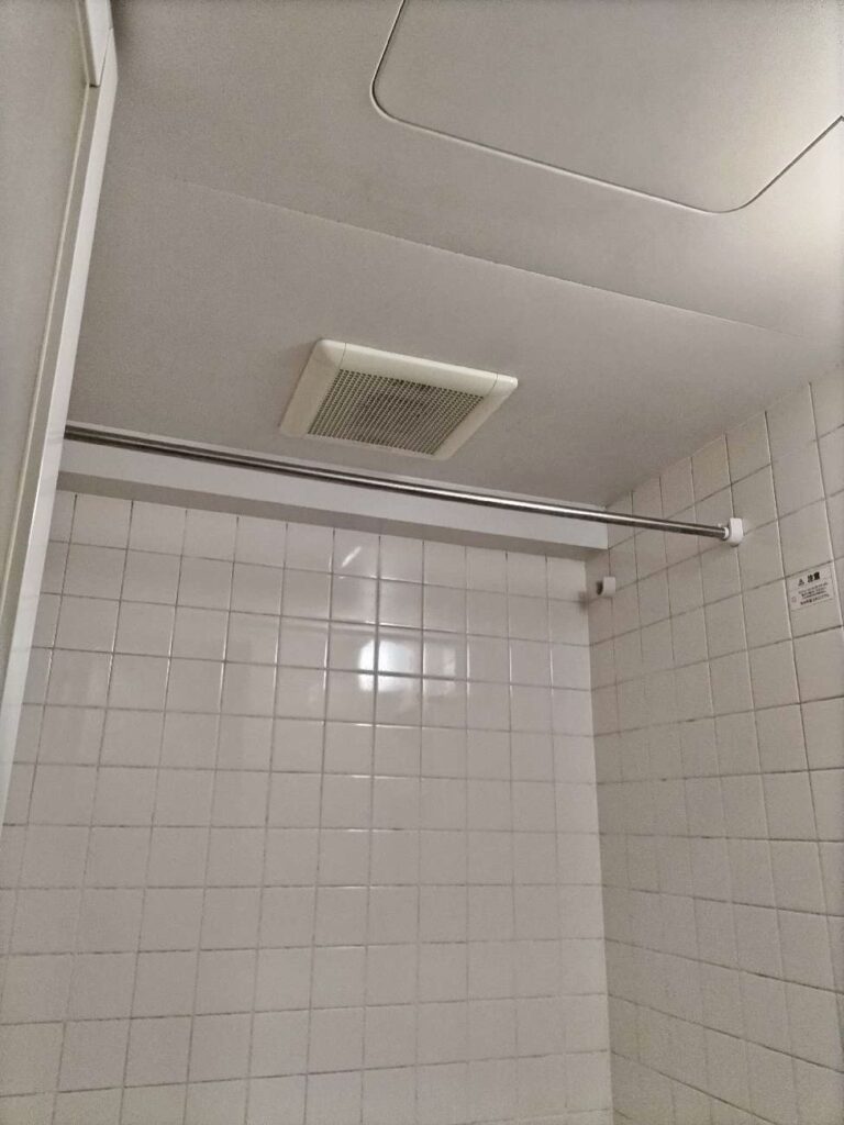 換気扇は暖房機能などはついていませんでした。