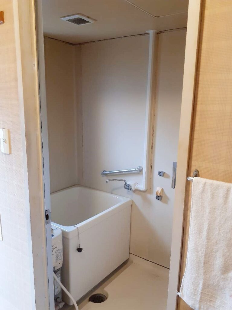 浴槽は跨ぎが高く、出入りが大変でした。