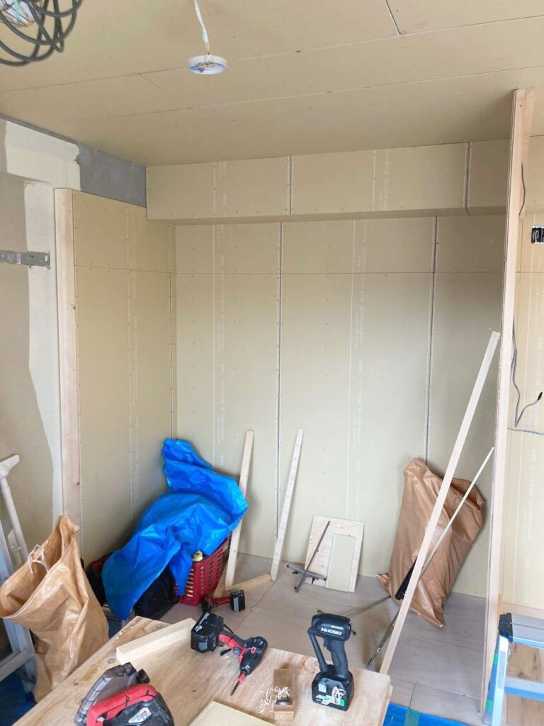 押入解体、下地作成。