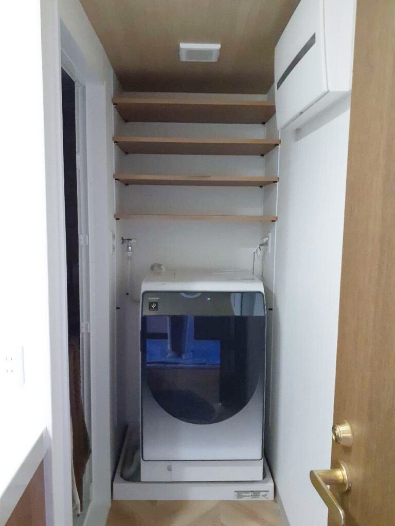 洗濯機上に可動棚取付。