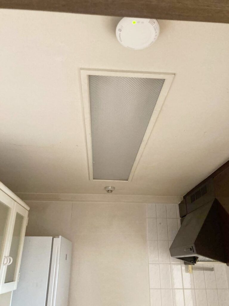 照明はﾀﾞｳﾝﾗｲﾄに取り替えます。