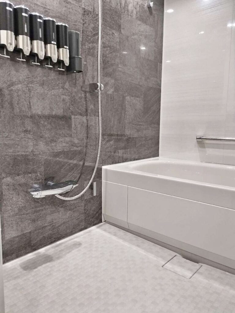 汚れやすい鏡やｶｳﾝﾀｰなどはなくし、清掃性も良いです。