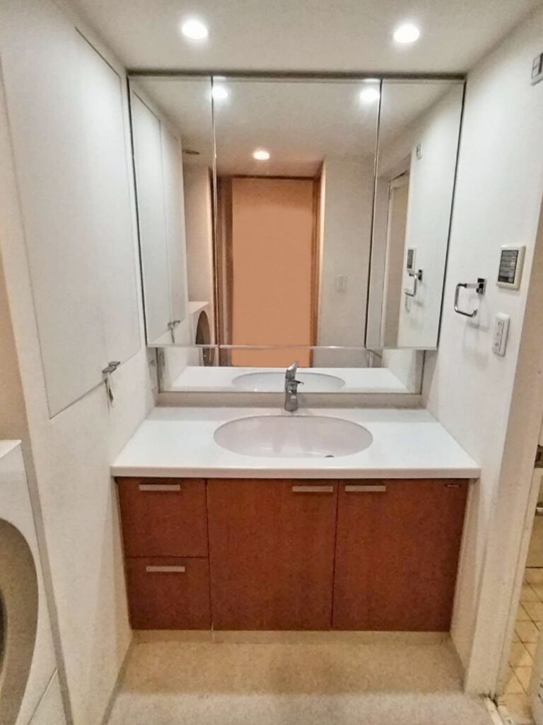 ﾁｬｲﾙﾄﾞﾐﾗｰ部分は水ﾊﾈしやすく、お掃除が大変でした。