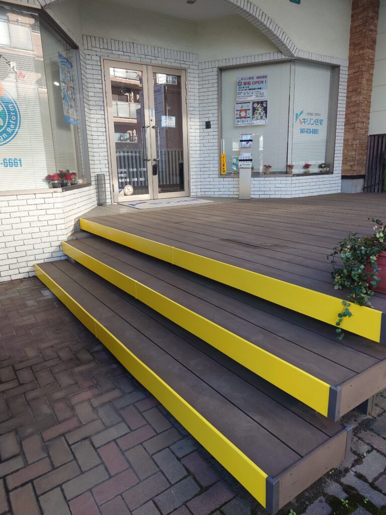 【津田沼店】ウッドデッキを塗装しました