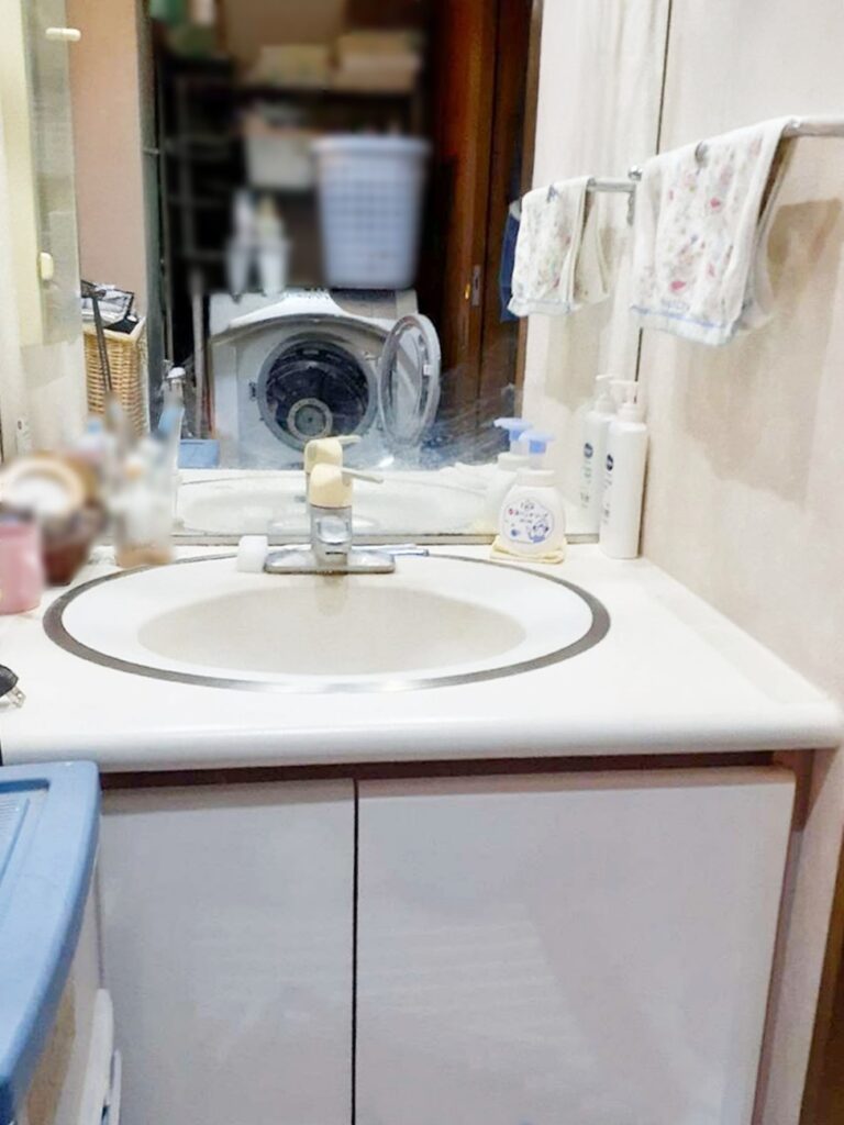 水栓の根元に水や汚れが溜まりやすい形状でした。