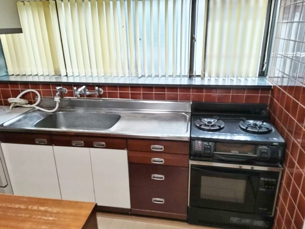 施工前のｷｯﾁﾝ。
長年お使いのｷｯﾁﾝでした。