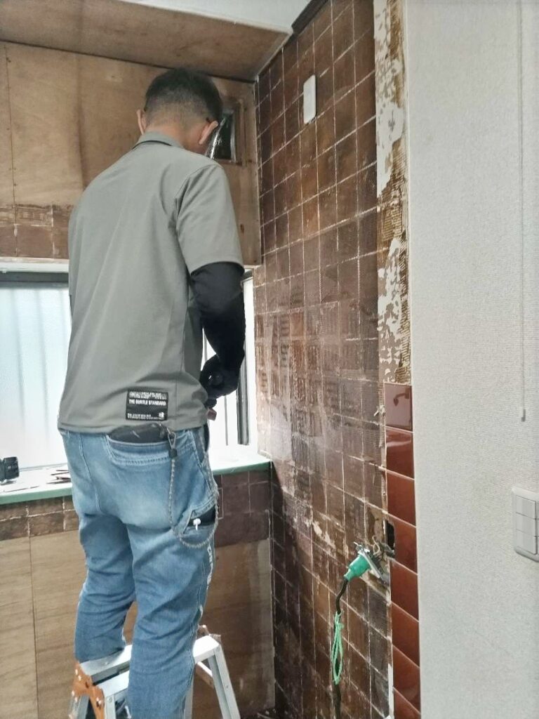 ｷｯﾁﾝ解体中。