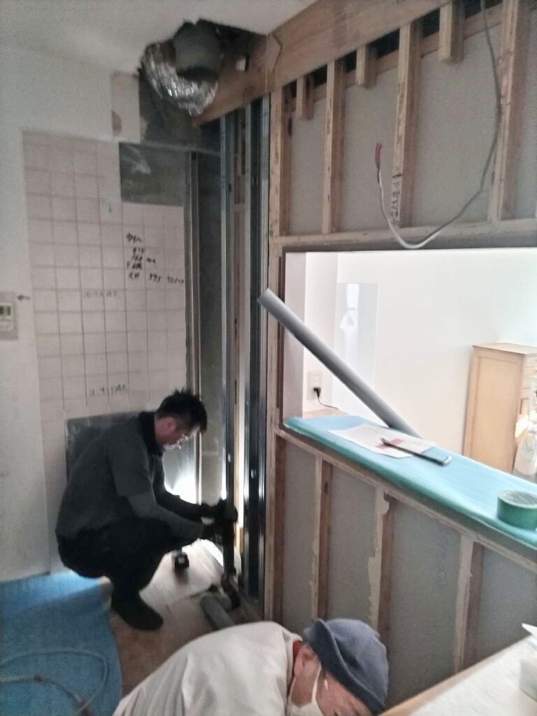 既存ｷｯﾁﾝを解体しています。