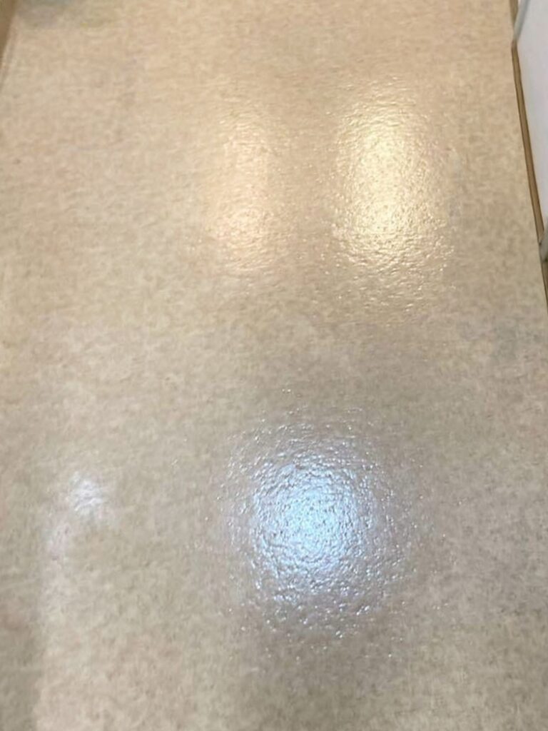 洗面所床のｸｯｼｮﾝﾌﾛｱは貼り替えます。