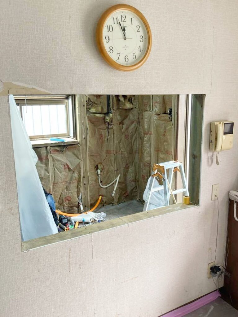 開口部解体中。