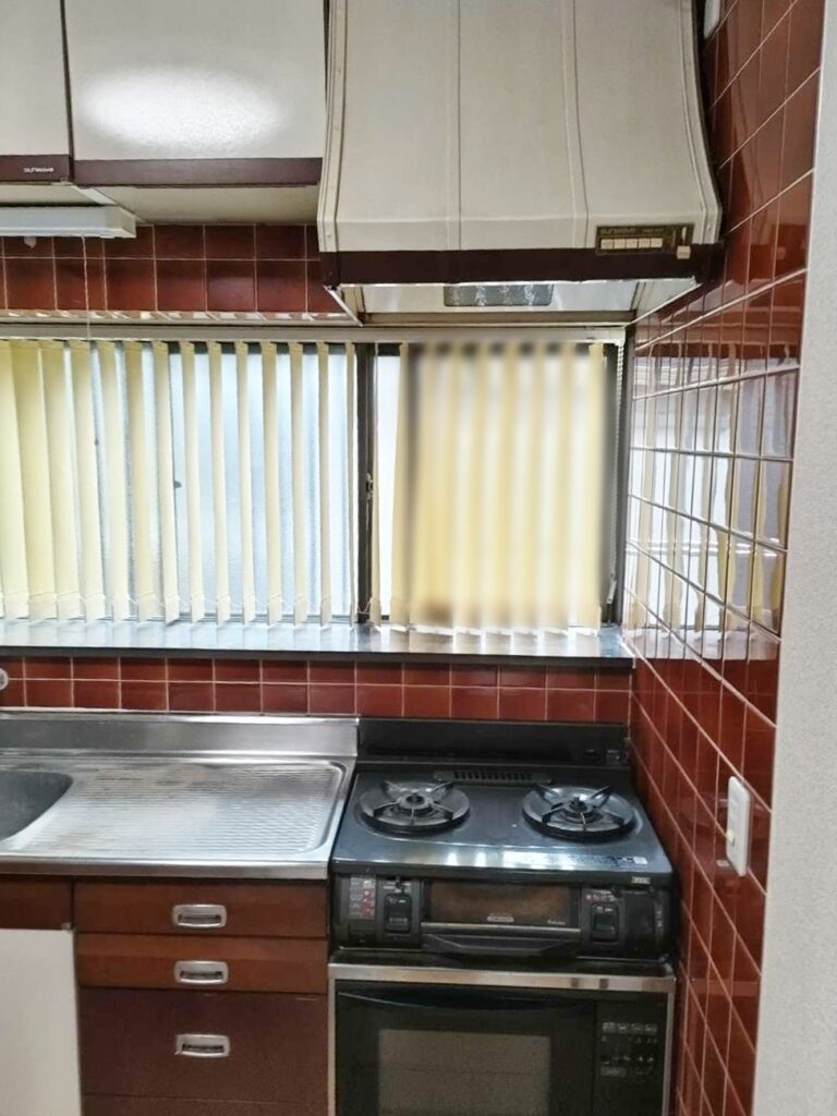 調理器具は2口ｶﾞｽｺﾝﾛ。
清掃性・安全面を考え
IHに取り替えます。