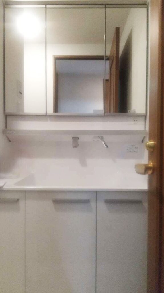 あまり使用されていなかった吊戸棚は撤去し、ｽｯｷﾘとしました。