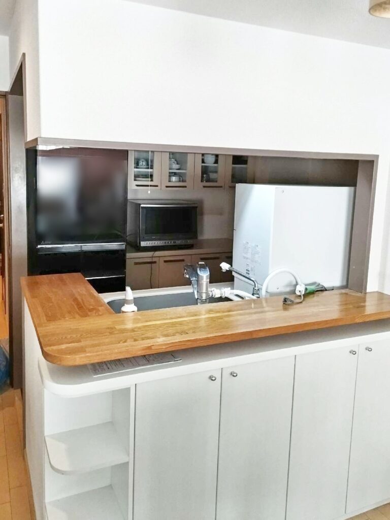 ｷｯﾁﾝｶｳﾝﾀｰにはﾌｨﾙﾑを貼り、綺麗にします。