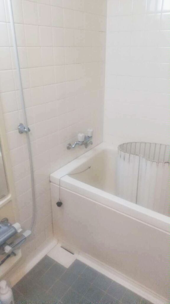 壁のﾀｲﾙは目地部分に汚れが溜まりやすくお掃除が大変でした。