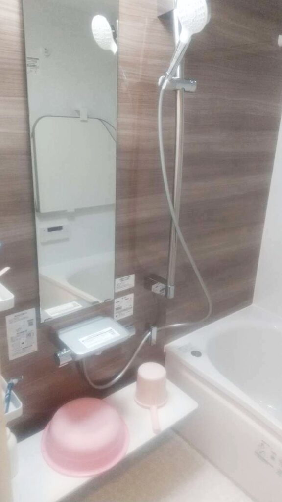 濃い木目調のﾊﾟﾈﾙで、落ち着いた温かみのある空間になりました。