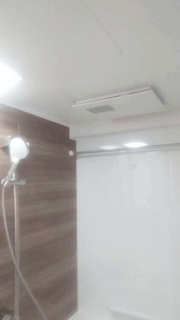 換気扇は換気・暖房・乾燥・涼風1台4役の三乾王。どんな季節や天気でも役立ちます。