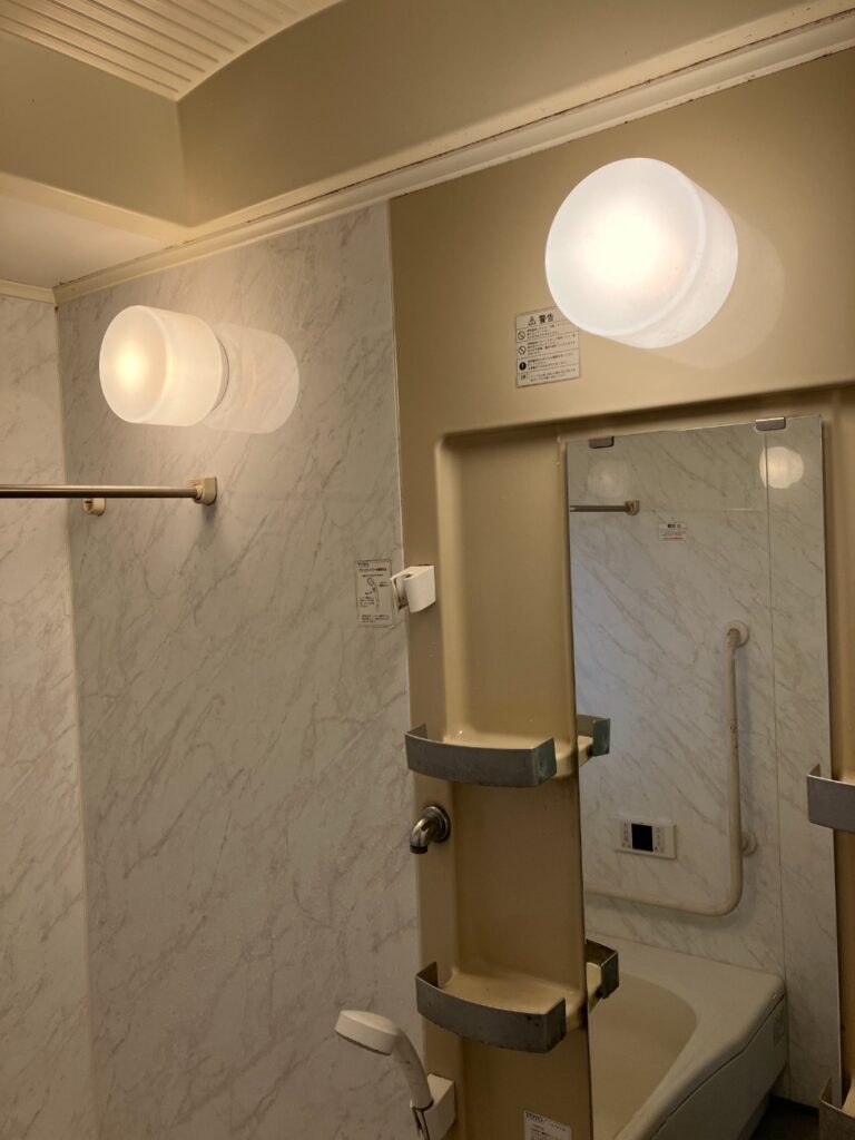 経年劣化による汚れがみられます。