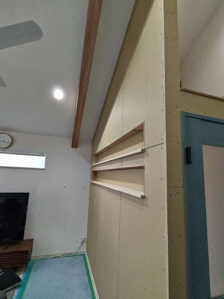 ﾘﾋﾞﾝｸﾞ側はﾆｯﾁを作成。