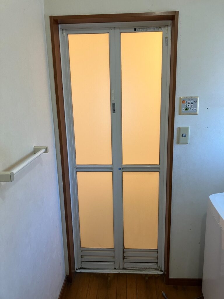 ﾄﾞｱ下の換気口部分に汚れが溜まりやすいです。