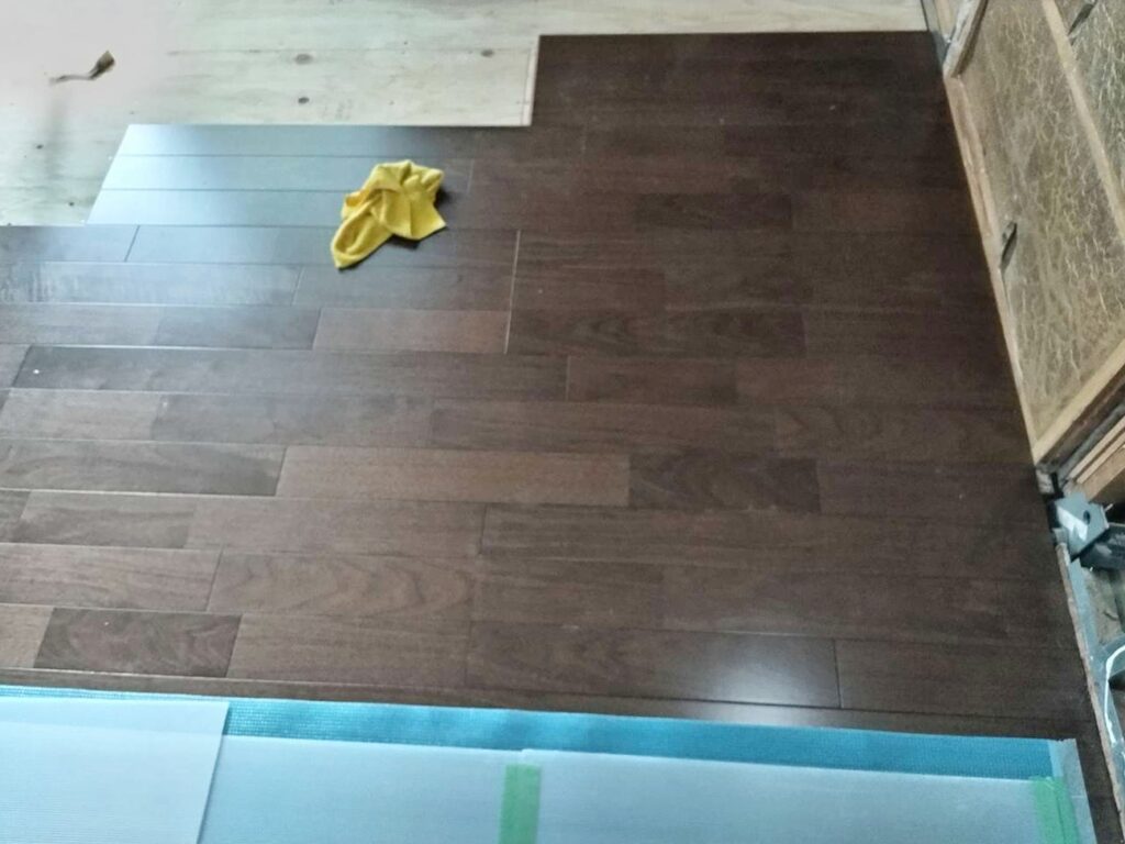 畳を撤去し、ﾌﾛｰﾘﾝｸﾞを張っています。