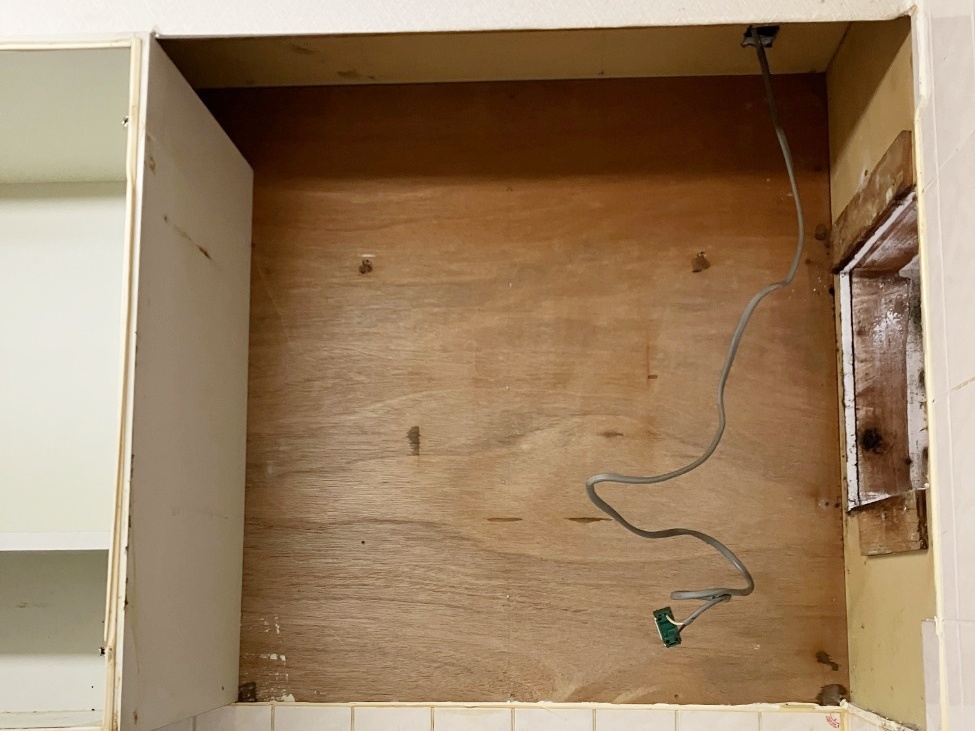 ﾚﾝｼﾞﾌｰﾄﾞ解体中。