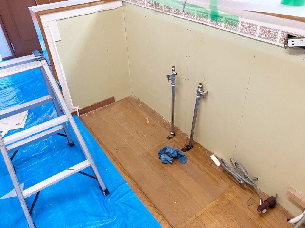 ｷｯﾁﾝ本体解体中。