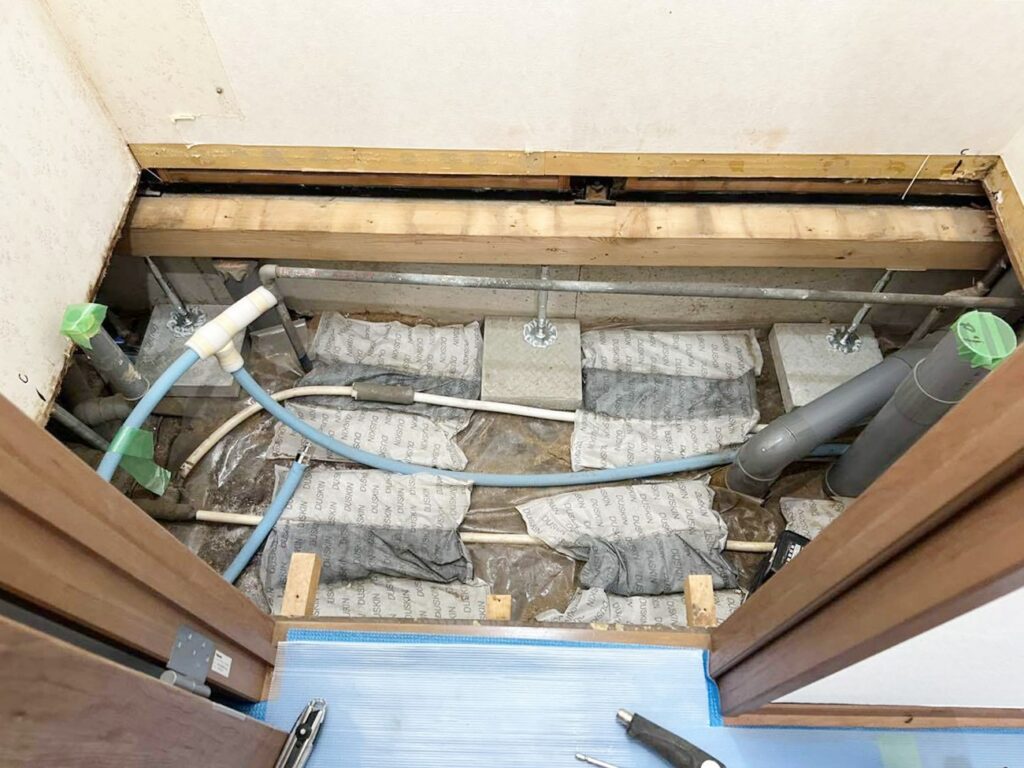 既存下地を撤去しました。